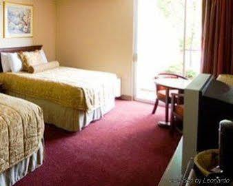 Days By Wyndham Bricktown Hotel